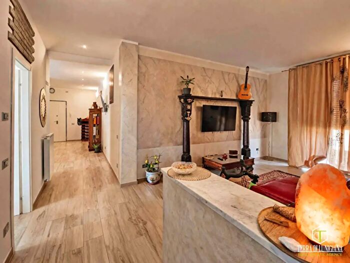 Appartamento con 7 locali in vendita in Via Simondo, Pontremoli