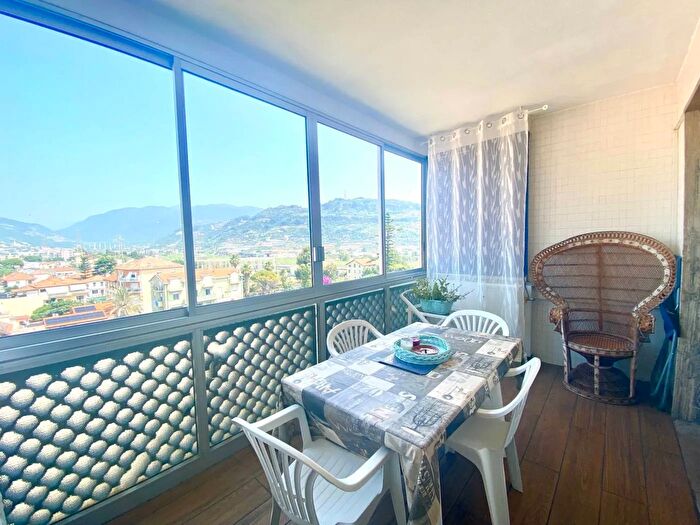 Appartamento trilocale in affitto in Via Bent Amilcare Nuvolone Taggia, Taggia