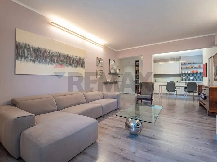 Appartamento trilocale in vendita in Via Duccio di Buoninsegna, Roma