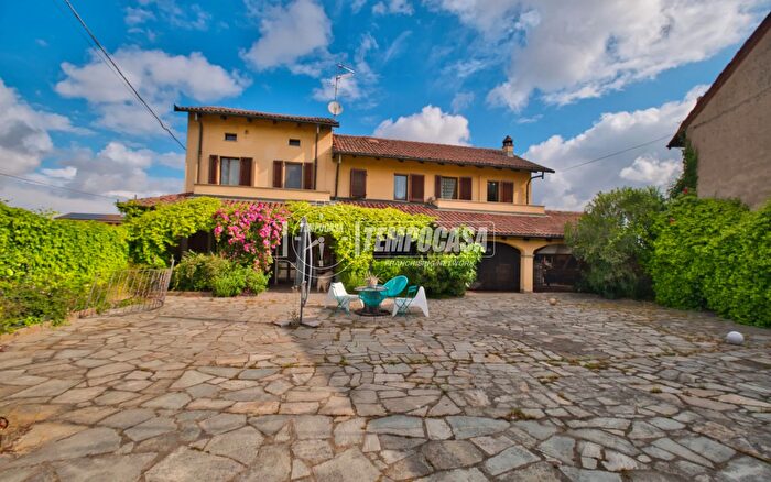 Casa quadrilocale in vendita in Pertengo