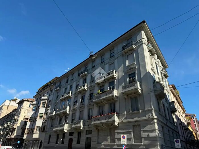 Appartamento trilocale in vendita in Via Galvano Fiamma, Milano