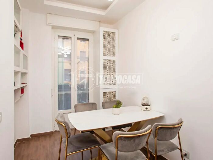 Appartamento trilocale in vendita in Via Giovanni Battista Niccolini, Milano