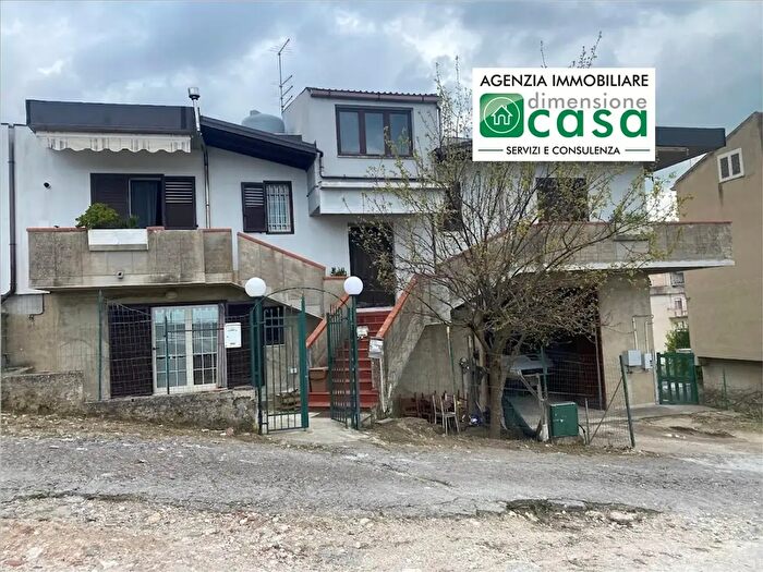 Casa con 12 locali in vendita in Viale dei Tigli, San Cataldo