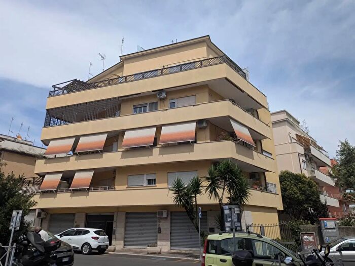 Appartamento trilocale in affitto in Via dell'Assunzione, Roma