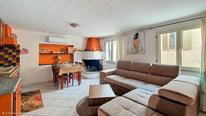 Appartamento trilocale in vendita in Via dei Mille, Castelsardo