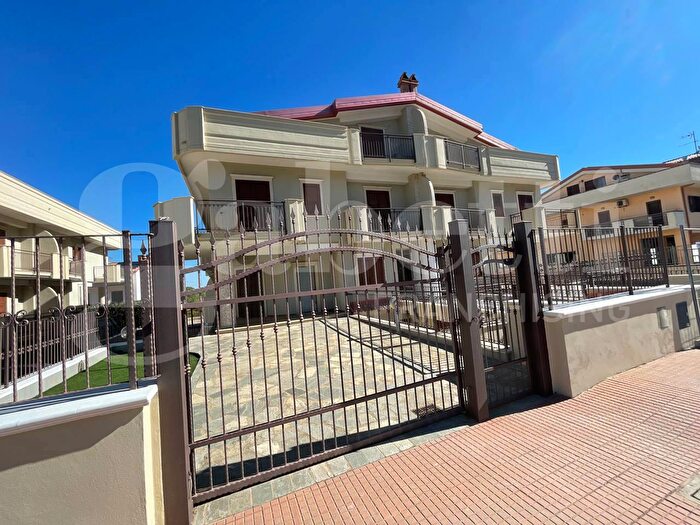 Case in Vendita e in Affitto - 3