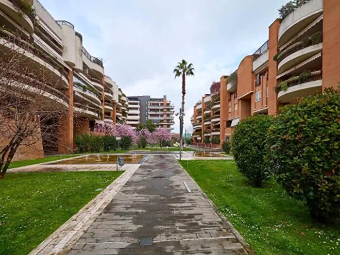 Appartamento trilocale in vendita in Via Olindo Guerrini, Roma