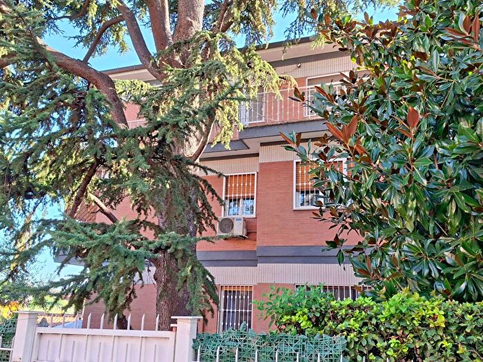 Appartamento trilocale in affitto in Via Pietro Mignosi, Porta di Roma, Roma