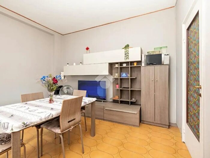 Appartamento bilocale in vendita in Via Giambellino, Milano