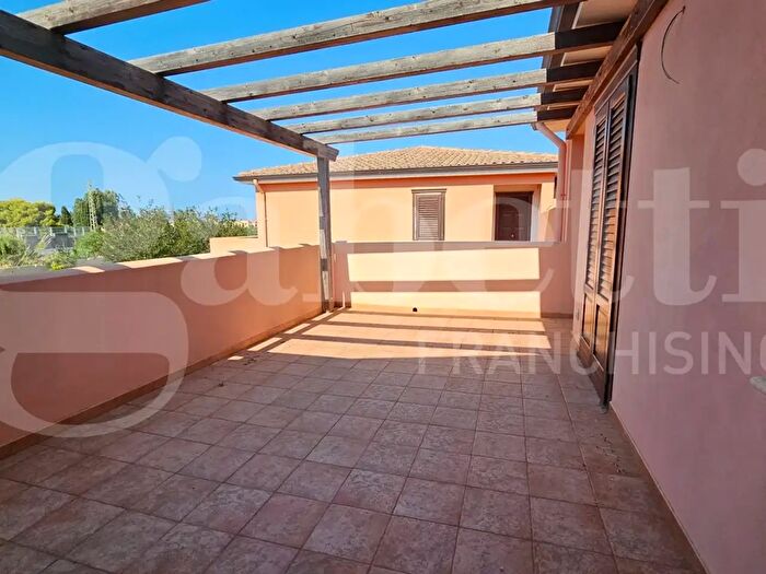 Appartamento trilocale in vendita in Contrada Pistavecchia Snc, Campofelice Di Roccella