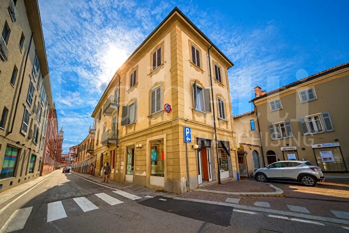 Appartamento con 6 locali in vendita in Via Vittorio Emanuele II, Chieri