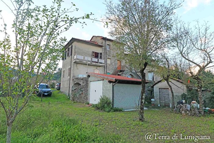 Casa con 13 locali in vendita in Arpiola, Mulazzo