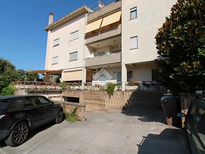 Appartamento trilocale in vendita in Via Paradiso, Montopoli Di Sabina
