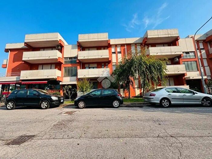 Appartamento quadrilocale in vendita in Via Giuseppe Ungaretti, Rovigo