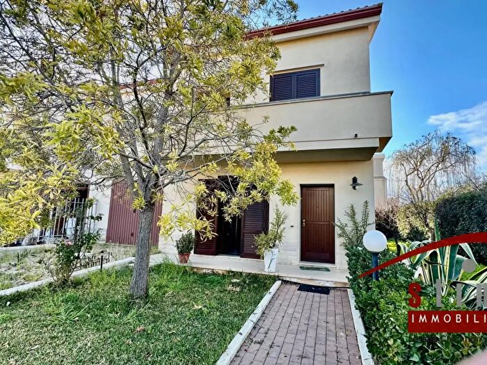 Casa con 5 locali in vendita in Siracusa