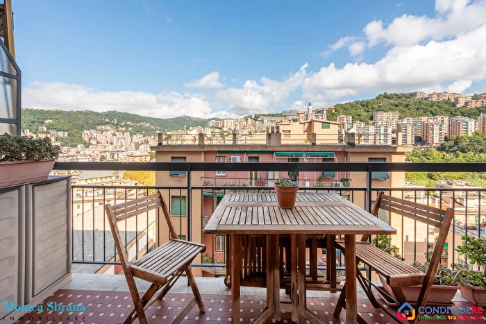 Appartamento trilocale in vendita in Via Pietro Fessia, Genova