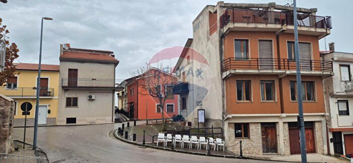 Casa con 9 locali in vendita in Flumeri