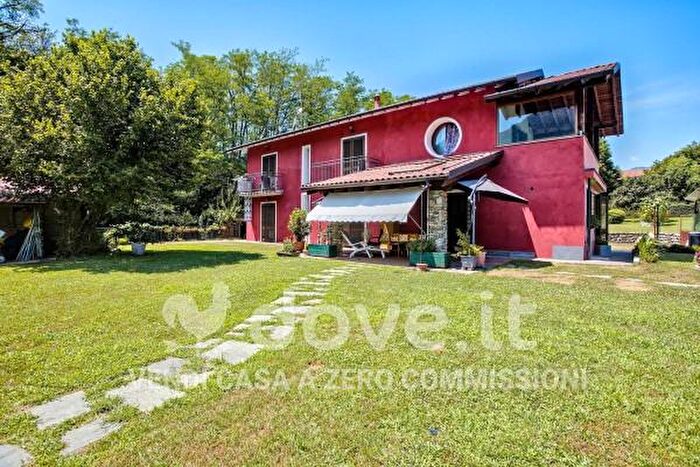 Casa quadrilocale in vendita in Via Ticinallo, Porto Valtravaglia