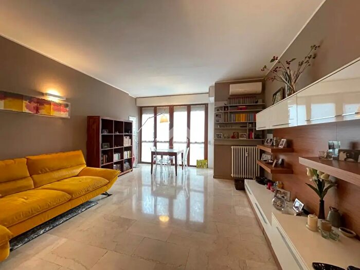 Appartamento trilocale in vendita in Via Francesco Nava, Milano