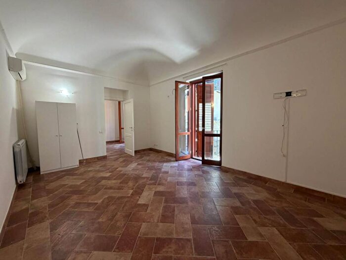 Appartamento trilocale in affitto in Via Trabia, Castellammare, Palermo