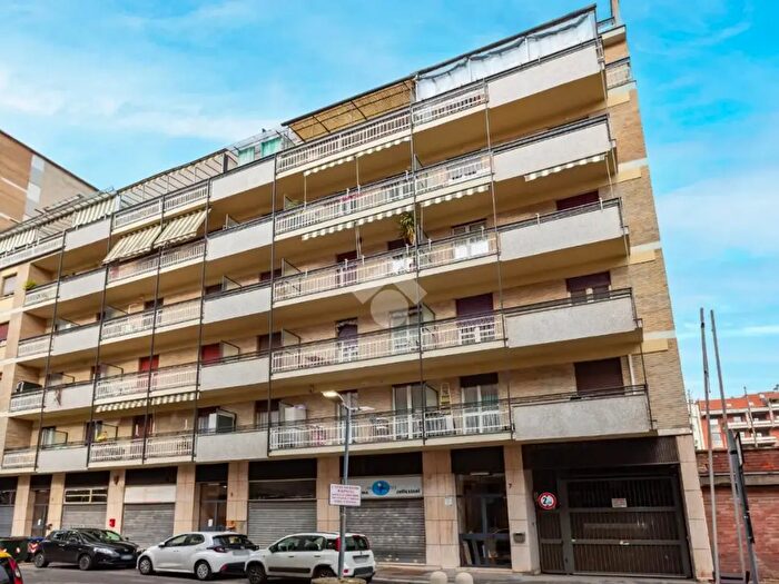 Appartamento trilocale in vendita in Corso Monte Cucco, Torino