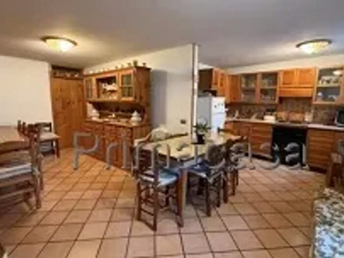 Casa con 12 locali in vendita in Via Canaceo, Mirano