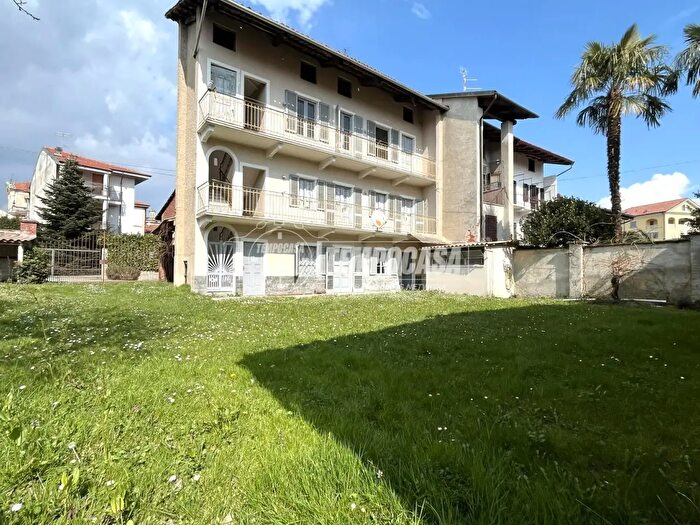 Casa con 8 locali in vendita in Via Cotonificio, Strambino