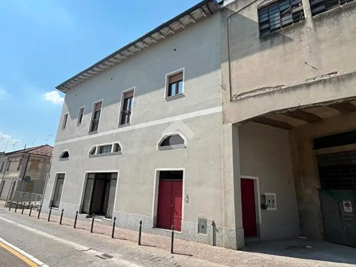 Appartamento trilocale in vendita in Via Don Poggi, Borghetto Lodigiano