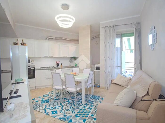 Appartamento trilocale in vendita in Via Francesco De Sanctis, Torino