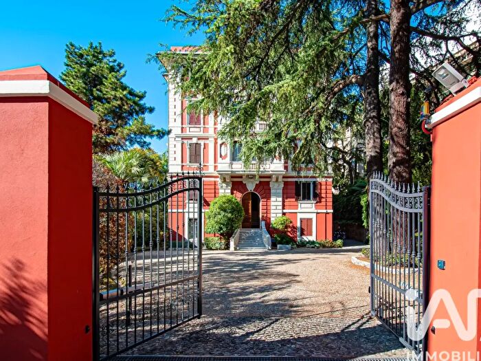 Appartamento con 7 locali in affitto in Via Pisa, Genova