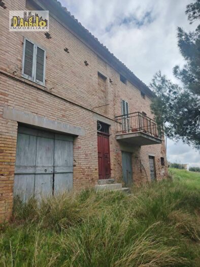 Casa con 6 locali in vendita in Contrada San Lazzaro, Offida