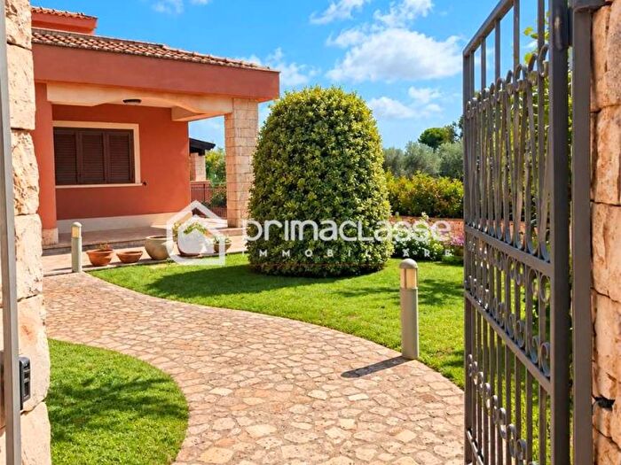Casa con 6 locali in affitto in Modica Bassa, Modica