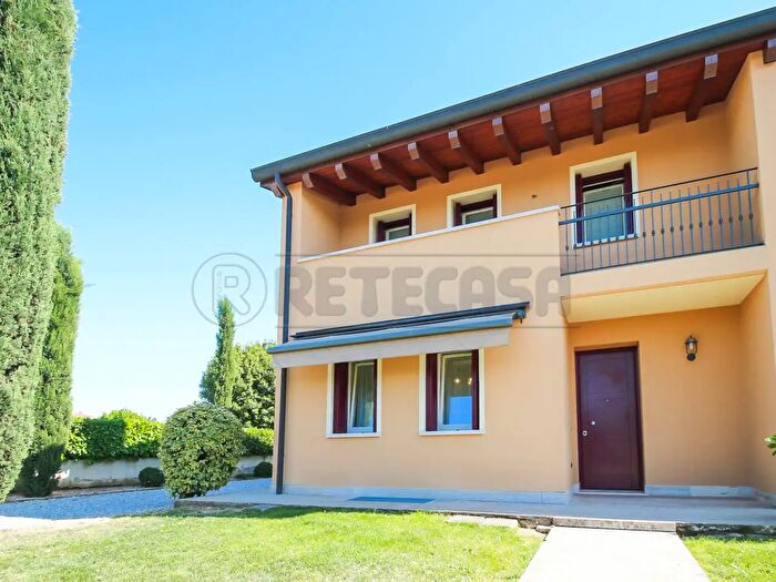 Casa con 8 locali in vendita in Via Valliera, Cittadella