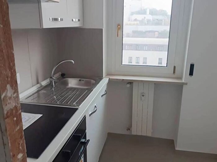 Appartamento trilocale in affitto in Via Andrea Maffei, Montenero, Milano