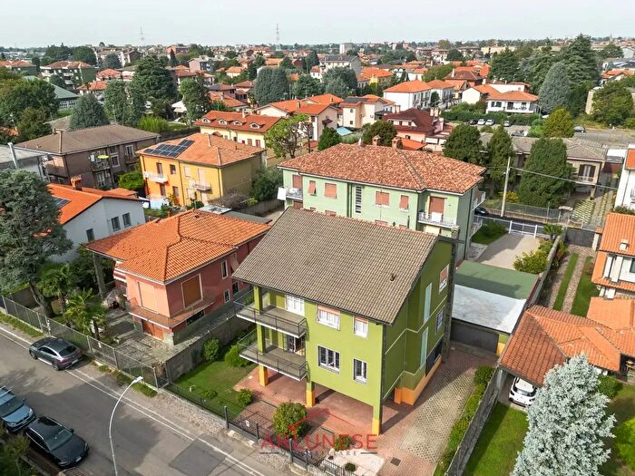 Casa con 6 locali in vendita in Via Solferino, Nerviano
