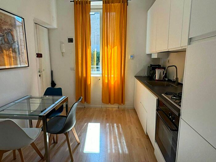 Appartamento monolocale in affitto in Via Giuseppe Ripamonti, Bocconi, Milano