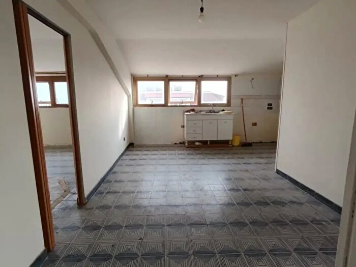 Appartamento con 5 locali in vendita in Via Umberto Grosso, Roma