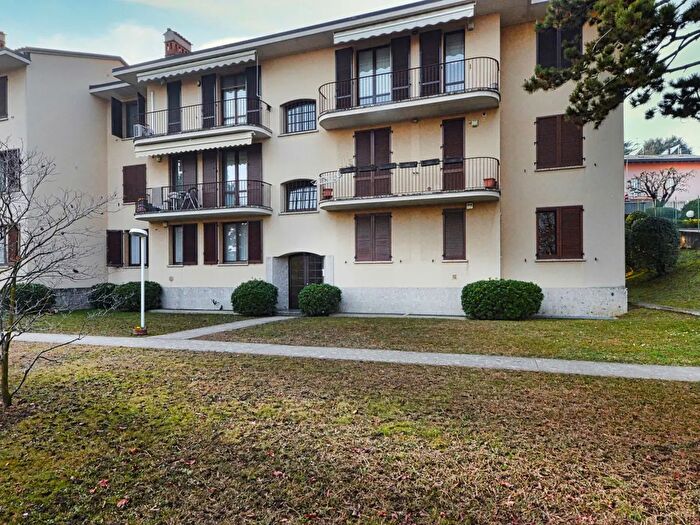 Appartamento quadrilocale in vendita in Via Galileo Galilei, Lurago DErba