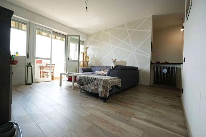 Appartamento trilocale in vendita in Via Cesare Pavese Genova, Genova