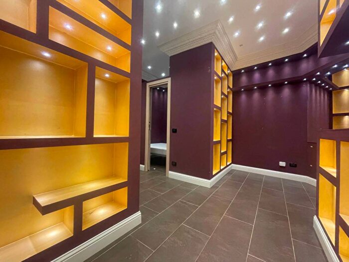 Appartamento trilocale in affitto in Via Marghera, De Angeli, Milano