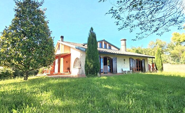 Casa con 14 locali in vendita in Apilato, Santa Maria A Monte