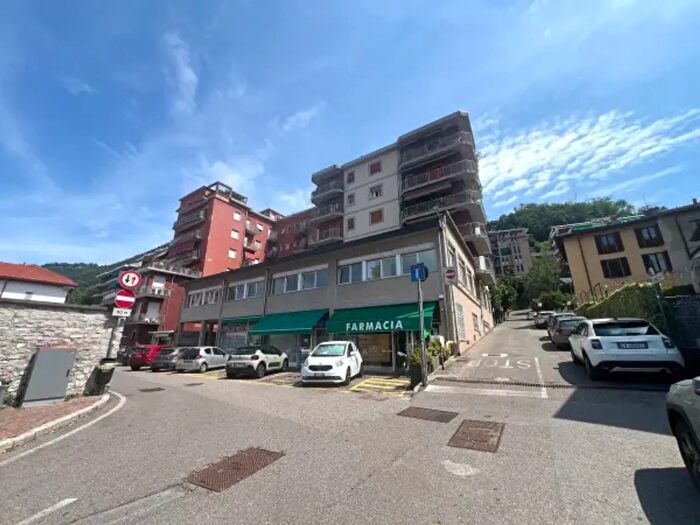 Appartamento trilocale in vendita in Via Zezio, Como