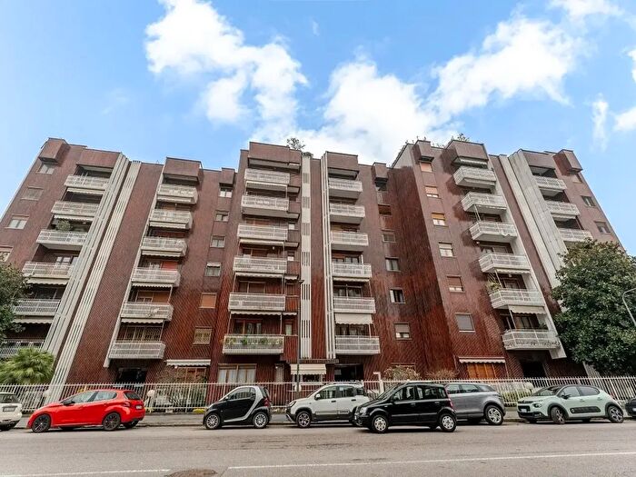 Appartamento quadrilocale in vendita in Via Broni, Milano