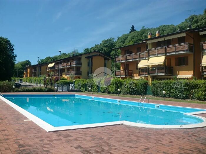 Appartamento trilocale in affitto in Desenzano Del Garda