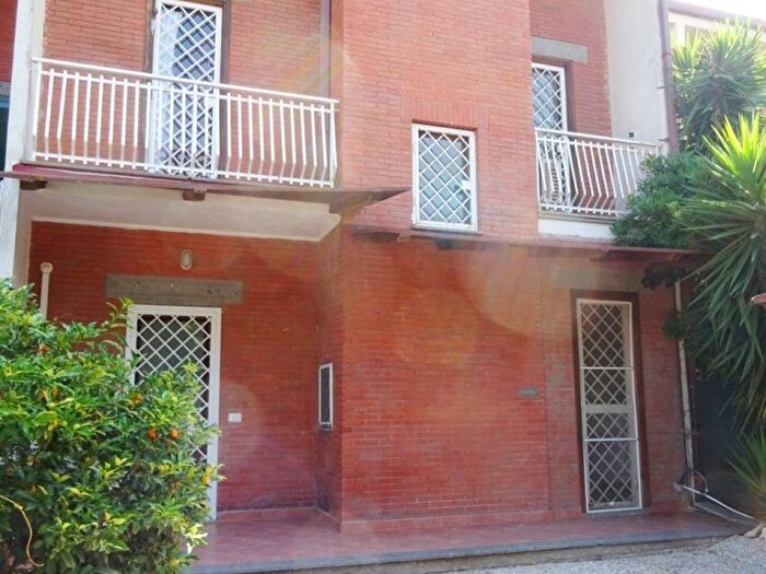 Casa con 6 locali in affitto in Viale Nettuno, Fregene, Fiumicino