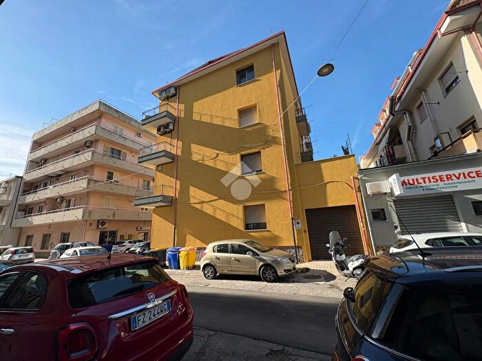 Appartamento trilocale in affitto in Via Genova, Catanzaro