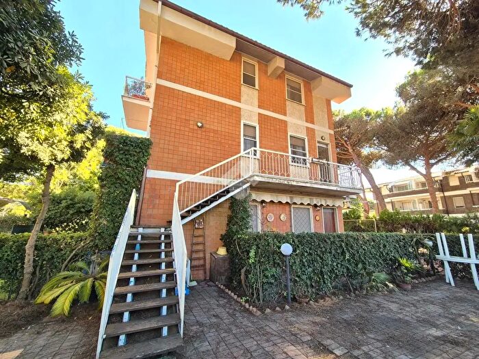 Appartamento trilocale in vendita in Viale dei Tritoni, Tarquinia
