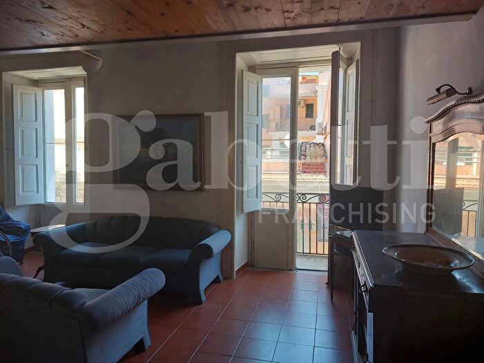 Appartamento trilocale in vendita in Via Duomo, Gaeta