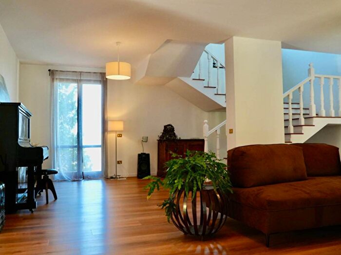 Casa con 6 locali in affitto in Via Piemonte, Vittorio Veneto, Roma