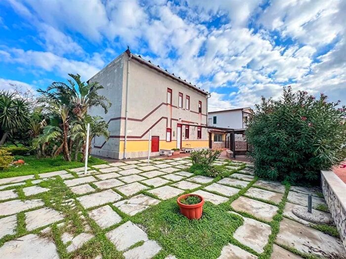 Casa con 8 locali in vendita in Via Nettuno, Carini